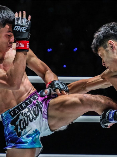MMA Sparring Gloves vs Boxing Gloves & more: Which Is Best?