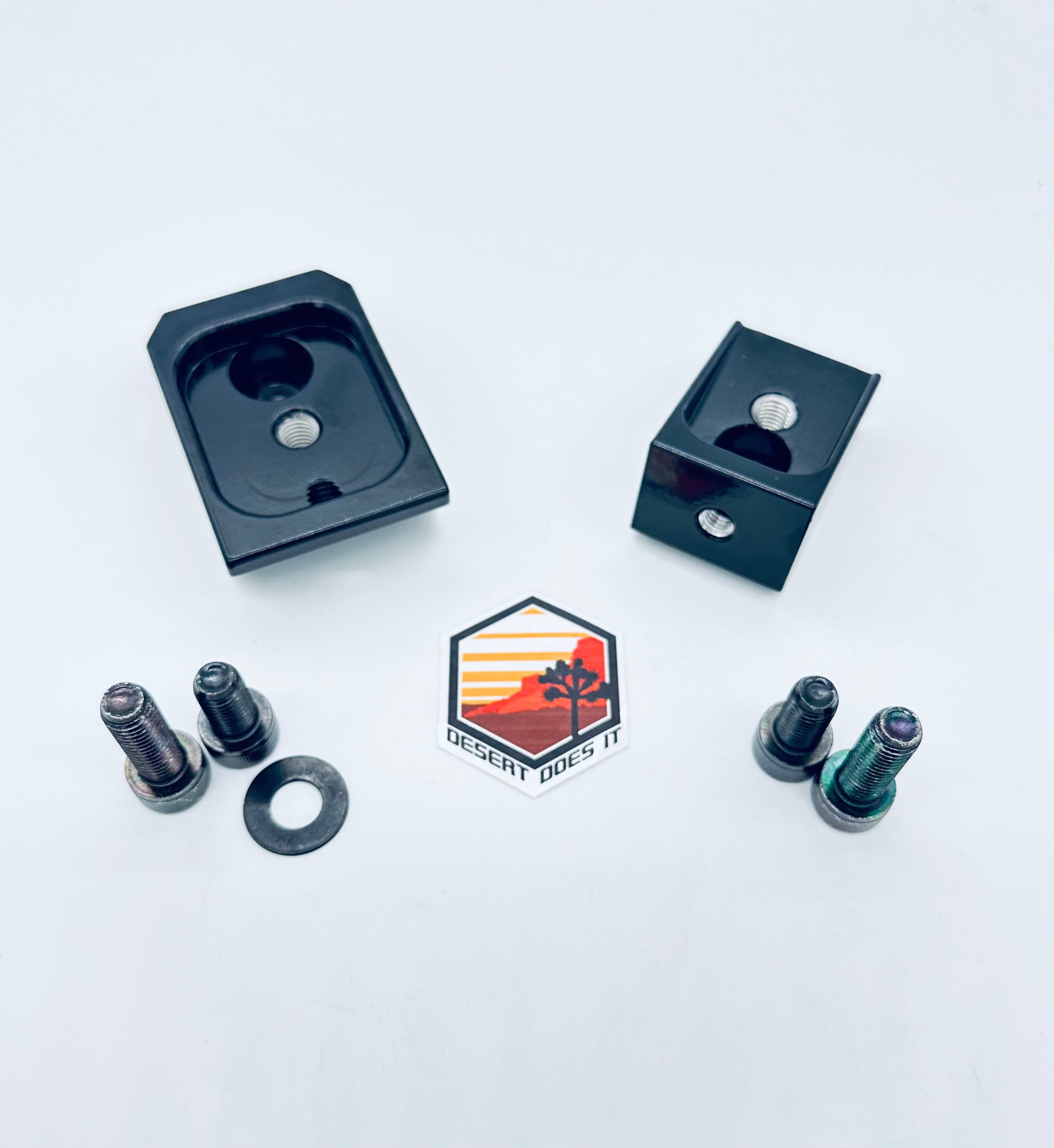JEEP SHORTY FRONT SEAT JACKERS® (WRANGLER & GLADIATOR) product photo from Desert Does It