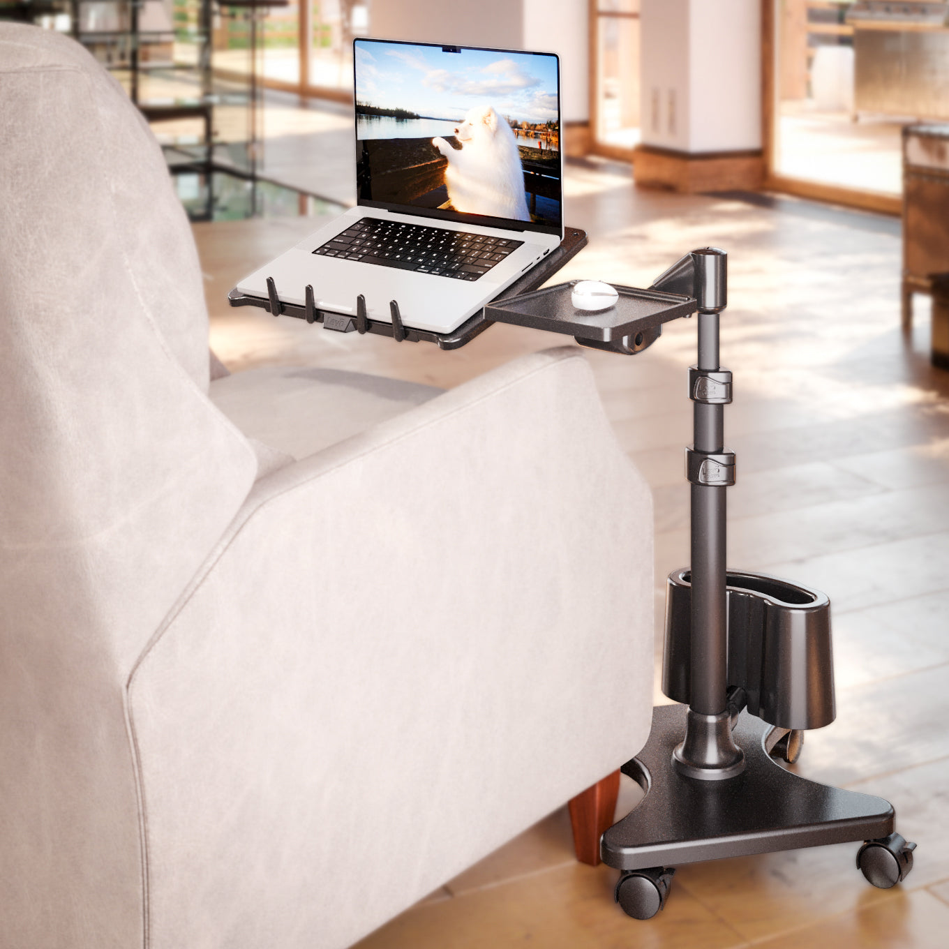33801IG-33761WomanChair04-Edited product photo from LEVOstore
